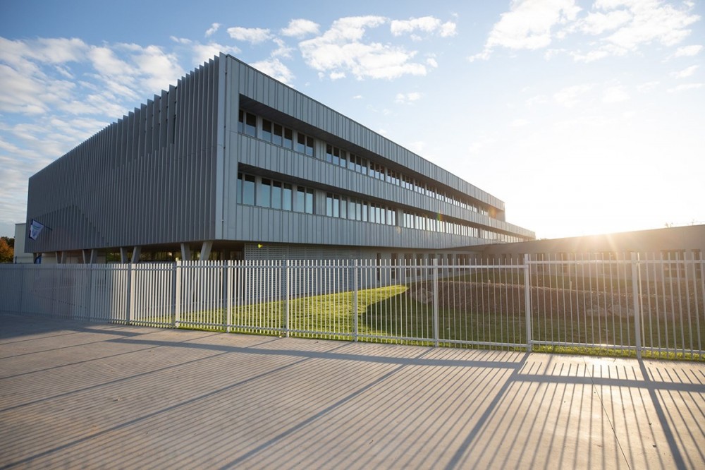 Lycée polyvalent - Observatoire BBC